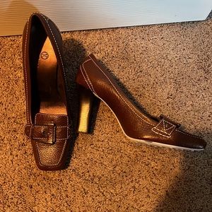 Cole Haan brown leather buckle heel 9B